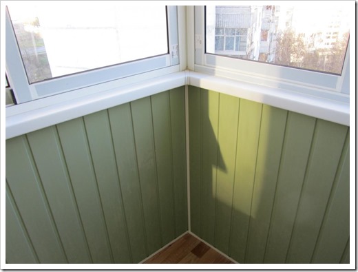 Вагонка ПВХ: преимущества выбора для внутренней обшивки балкона