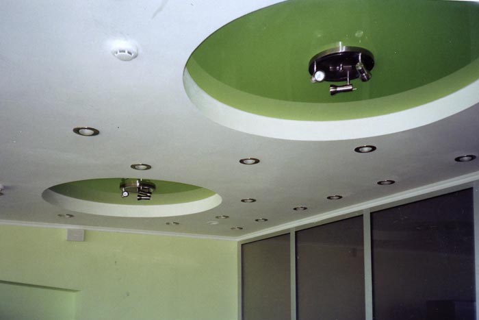 Какой потолок лучше - натяжной или из гипсокартона