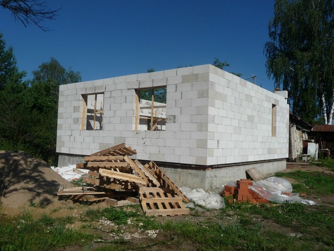 Projekti seoskih kuća od pjenastih betonskih blokova: značajke dizajna i odabira projekata