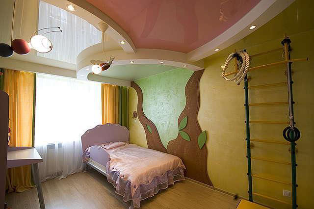 Натяжной потолок в детской спальне